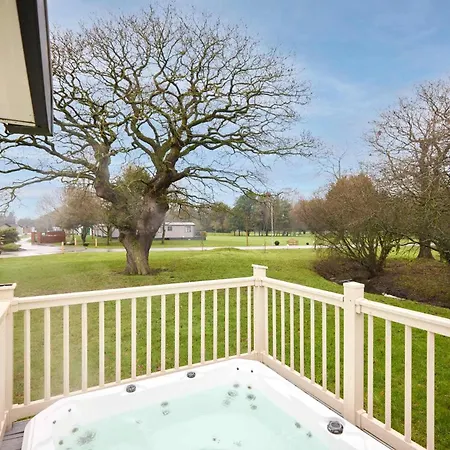 The Major Oak With Hot Tub