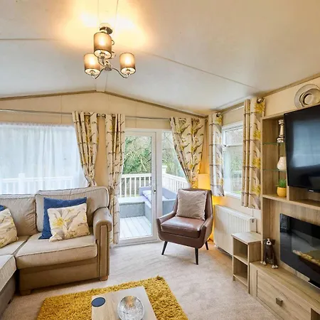 The Major Oak With Hot Tub