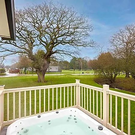 The Major Oak With Hot Tub Lodge *