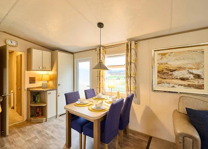 بيت خشبي The Major Oak With Hot Tub *