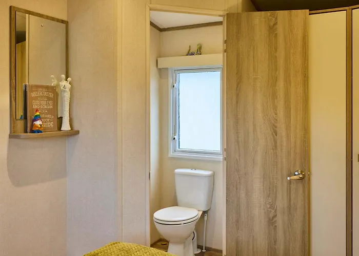 بيت خشبي The Major Oak With Hot Tub