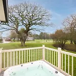 The Major Oak With Hot Tub