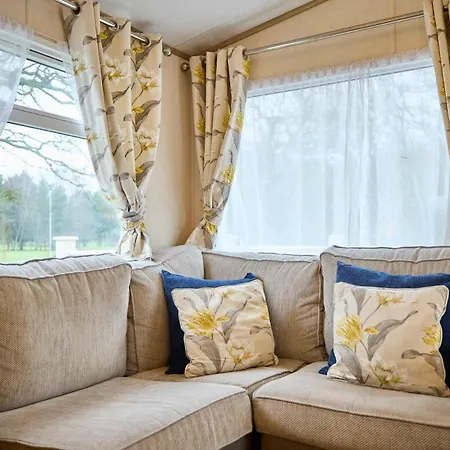 Lodge The Major Oak With Hot Tub York